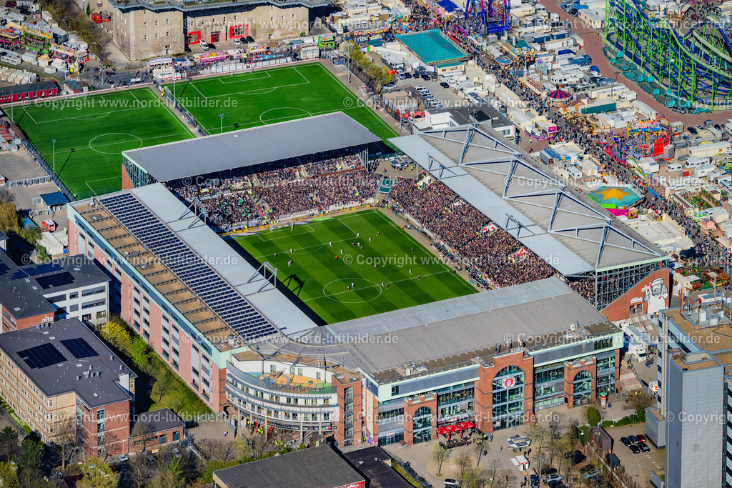 Hamburg_Millerntor_Stadion_St_Pauli_Gegen_Mönchengladbach_ELS_2954060425 | HAMBURG 06.04.2025 Sportstätten-Gelände der Arena des Stadion " Millerntor-Stadion " am Harald-Stender-Platz im Ortsteil Sankt Pauli in Hamburg, Deutschland. Weiterführende Informationen bei: Fußball-Club St. Pauli v. 1910 e.V.,  Professor Pfeifer und Partner Ingenieurbüro für Tragwerksplanung GmbH,  SHA Scheffler Helbich Architekten GmbH. // Sports facility grounds of the arena of the stadium "Millerntor- Stadion" in am Heiligengeistfeld in the St. Pauli district in Hamburg, Germany. Further information at: Fussball-Club St. Pauli v. 1910 e.V.,  Professor Pfeifer und Partner Ingenieurbuero fuer Tragwerksplanung GmbH,  SHA Scheffler Helbich Architekten GmbH. Foto: Martin Elsen