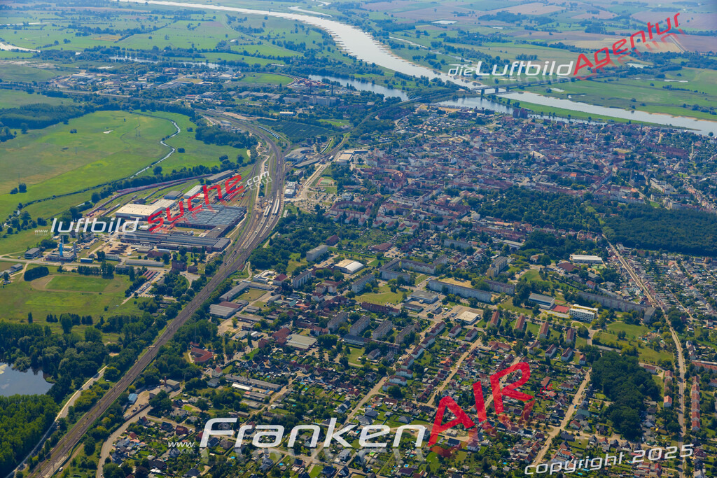 Neue Luftbildaufnahme der Stadt Wittenberge - Das Luftbild wurde 2025 vom UL-Flugzeug heraus erstellt ( keine Drohnenaufnahme ) - Hochauflösende Luftaufnahme - für Wandbilder und großformatige Ausdrucke geeignet. Das besondere Geschenk!Hier alle&nbsp;Infos zur Lizenzierung der LuftaufnahmeWir fliegen auch dieses Jahr wieder in Ihre Region um Luftbilder zu erstellen.- Luftbild anfragen