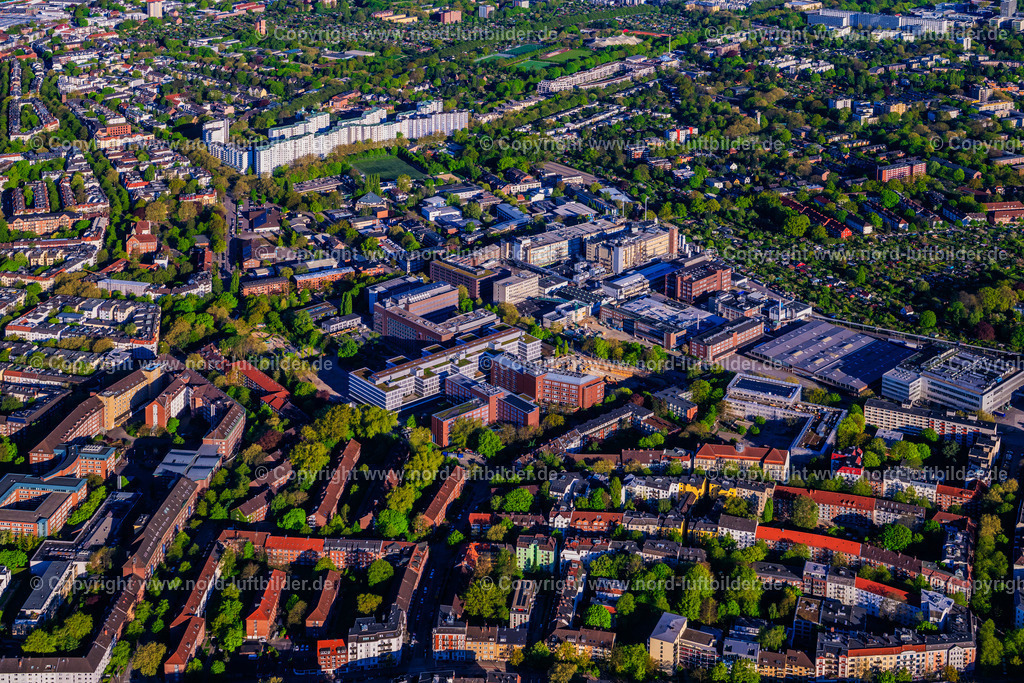 Hamburg_Eppendorf_Beiersdorf_ELS_0019270425_Kopie | HAMBURG 27.04.2025 Gebäude und Produktionshallen auf dem Werksgelände der " Beiersdorf AG " im Orteil Lokstedt in Hamburg, Deutschland. Weiterführende Informationen bei: AUG. PRIEN Bauunternehmung (GmbH & Co. KG),  Beiersdorf AG,  Hadi Teherani Architects GmbH. // Buildings and production halls on the factory premises of " Beiersdorf AG " in the Lokstedt district of Hamburg, Germany. Further information at: AUG. PRIEN Bauunternehmung (GmbH & Co. KG),  Beiersdorf AG,  Hadi Teherani Architects GmbH. Foto: Martin Elsen