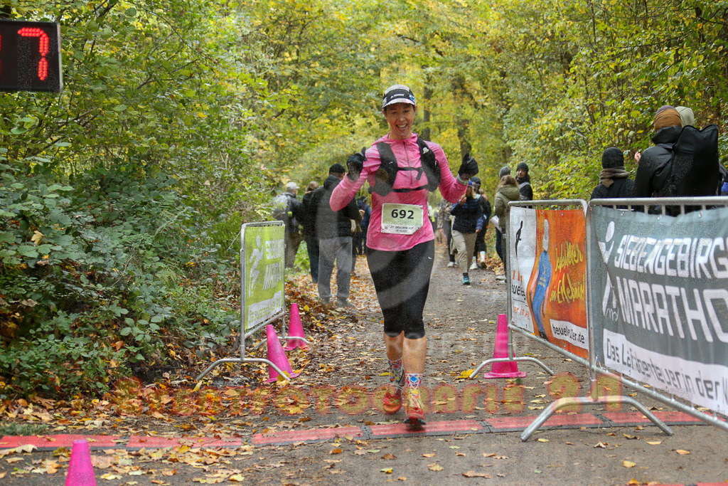 251026_1333_EX1_3645 | Sportfotografie im Rhein-Sieg Kreis, Köln, Bonn, NRW, Rheinland Pfalz, Hessen, etc. Unser Tätigkeitsfeld umfasst den Laufsport vom Volkslauf über den Marathon, Duathlon, Triathon bis zum Ultralauf wie Kölnpfad Ultra oder Schindertrail.