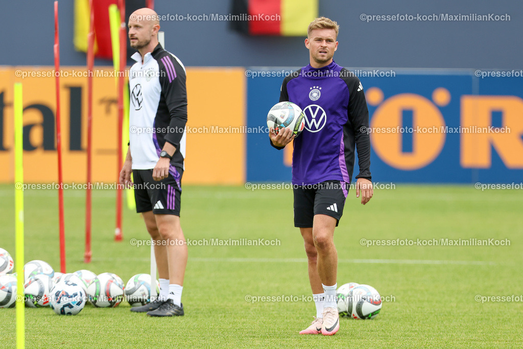 DFB08092402089 | 08.09.2024, Düsseldorf, Fußball, öffentliches Training der DFB Nationalmannschaft Deutschland,  Paul-Janes-Stadion: Maximilian Mittelstädt (GER #18)DFB regulations prohibit any use of photographs as image sequences and or quasi-video.