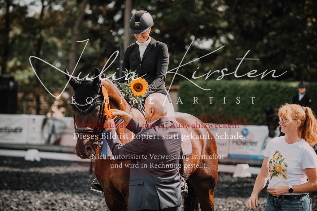 DSC_5130 | Pferde- und Turnierfotografie in Westsachsen. Pferdeportraits, Auftragszeichnungen und intuitive Kunst.