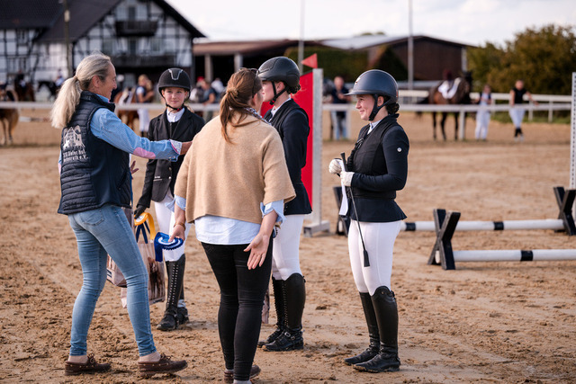 2026_10_03_Siefer-Hof_150343_Z81_43366413 | Professionelle Reitsport-, Turnier- und Eventfotografie von Robert Broda. Galerien mit ausgewählten und bearbeiteten Bildern direkt online ansehen und bestellen.
