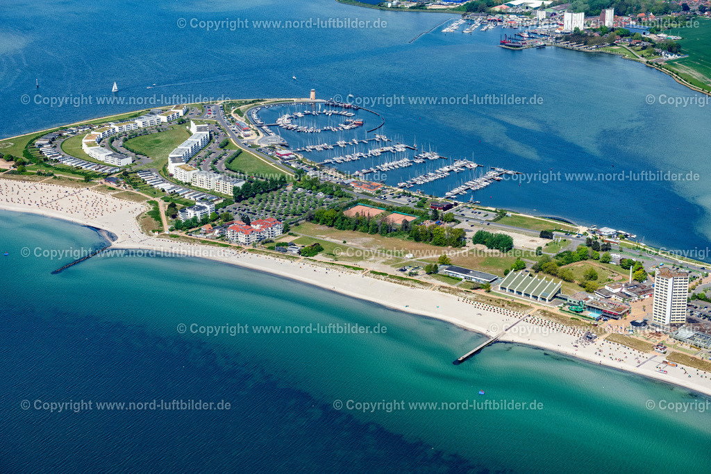 Fehmarn_Südstrand_ELS_4722150522 | FEHMARN 15.05.2022 Ortsansicht an der Meeres-Küste der Ostsee in Burg auf Fehmarn Südstrand im Bundesland Schleswig-Holstein. // Townscape on the seacoast of Baltic Sea in Burg auf Fehmarn in the state Schleswig-Holstein. Foto: Martin Elsen