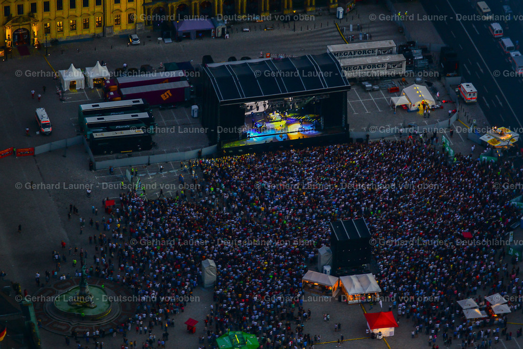 3703122 | Bryan Adams Konzert am 04.05.2017 Residenzplatz, Würzburg