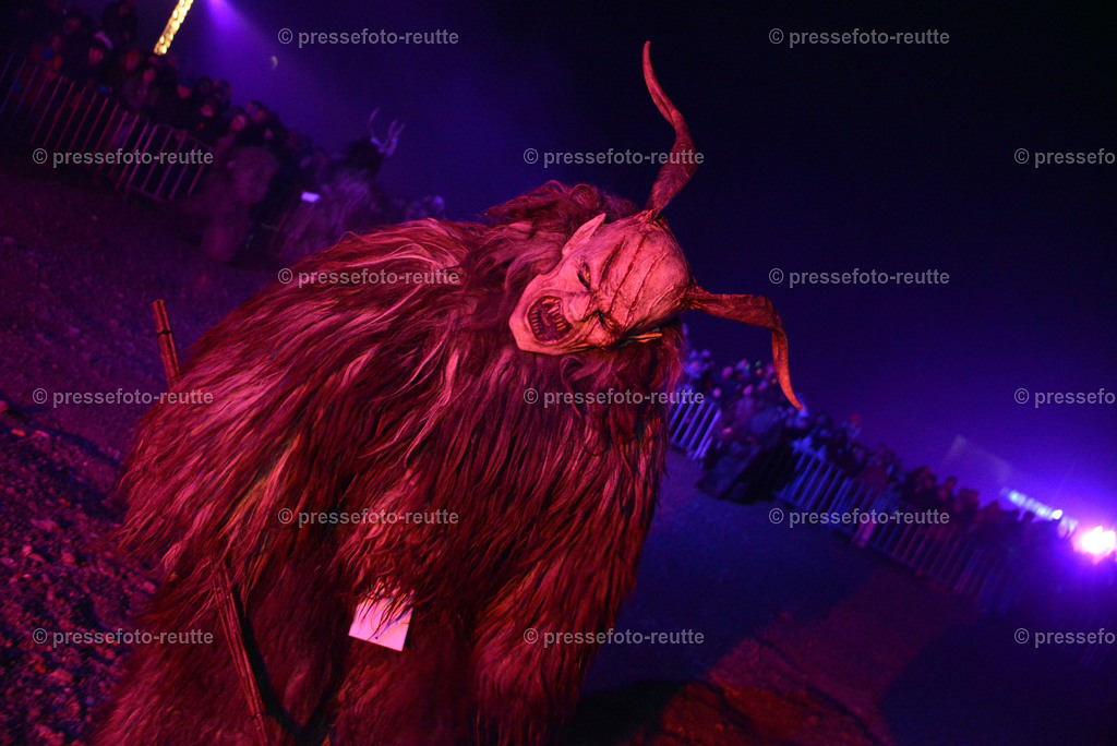 news-2022-Dez03-Krampusumzug-Reutte-WTV_5773 | Info aus dem Bezirk Reutte/Ausserfern Tirol sowie eine umfangreiche Bilddatenbank über die gesamte Region: Lechtal, Talkessel Reutte, Tannheimertal, Zwischentoren. Lech, Plansee, Zugspitze, Grenztunnel, B179, Fernpassstraße, Verkehr, Lawinen, Tradition, - Realisiert mit Pictrs.com