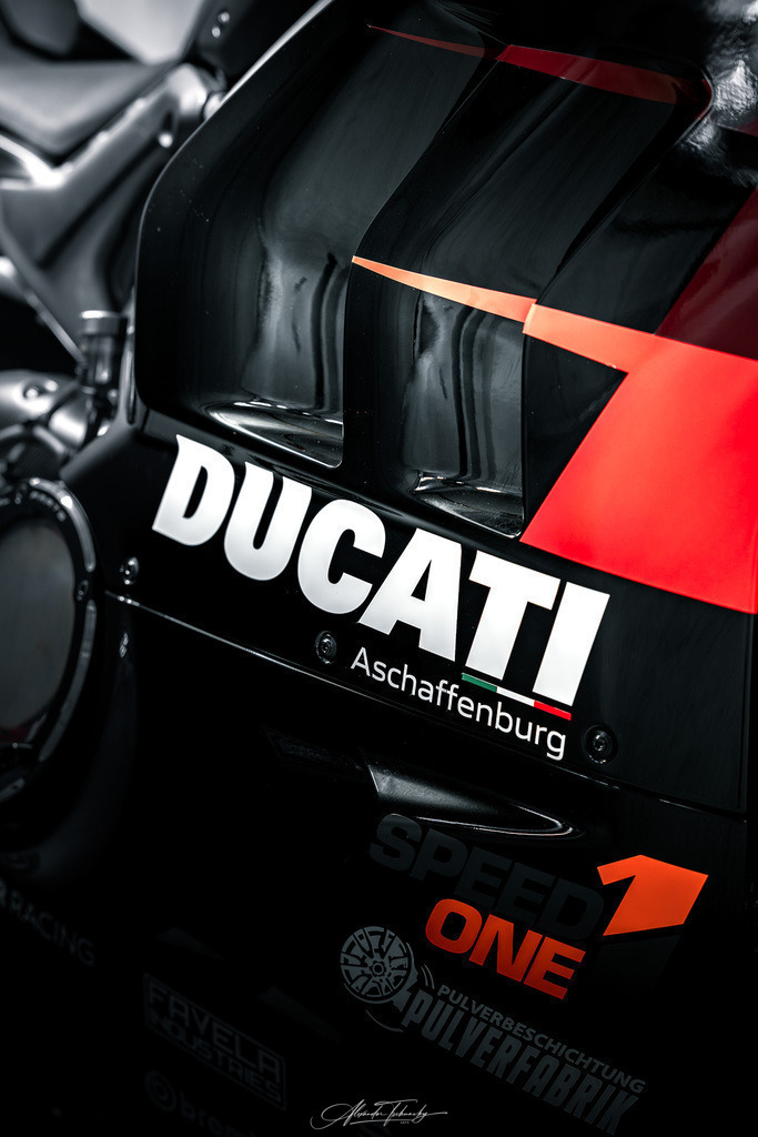Ducati Panigale V4S | Entdecken Sie die faszinierende Welt von Alexander Tschuncky Arts: Kreative Fotografie, atemberaubende Automobilkunst und hochwertiger Bilderdruck. Lassen Sie sich inspirieren! - Realisiert mit Pictrs.com