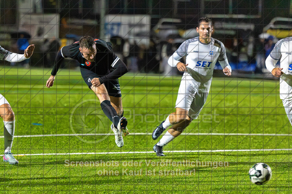 20261008_194221_0120-Bearbeitet_(c)_by_PhotoPeet | #,TSV Eschenbach (weiß) vs. SV Ebersbach (schwarz), Fußball, Bezirkspokal der Herren, Saison 2026/2027, Kunstrasenplatz, Schlater Straße, 73107 Eschenbach, 08.10.2026 - 19:30 Uhr,Foto: PhotoPeet / Sport- &amp; Eventfotografie / Peter Harich