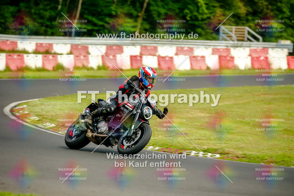 VBK-4585 | Hier findet Ihr Bilder von Touristenfahrten auf der Nürburgring Nordschleife oder von anderen Veranstaltungen die ich besucht habe. Viel Spass beim Durch Schauen 