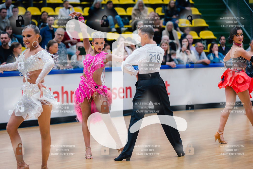 Hessen Tanzt WDSF Open Junior II Latin 3rd (219) Tim Gordon _ Luisa Huber (Schwarz-Weiß-Club Pforzheim)-2025-05-18-5548 | Webshop for digital downloads and prints of dance sport, event & show photographer Julian Link - Realisiert mit Pictrs.com