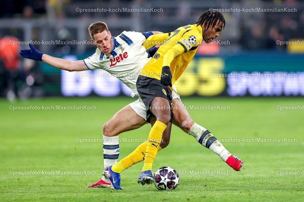 UCL17022601099 | 17.02.2026, Fußball, UEFA Champions League, Borussia Dortmund - Atalanta Bergamo, BVB Stadion, Play-Offs Hinspiel, Saison 2025 2026: Mario Pasalic&nbsp;(Atalanta Bergamo #08) im Zweikampf gegen  Carney Chukwuemeka (BVB #17)   Regulations prohibit any use of photographs as image sequences and or quasi-video.