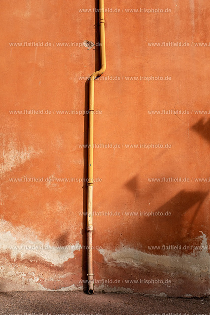 Fallrohr in der Provence | Straßenfoto | Eine kleine Stadt in der Provence | Fotografie aus der Provence