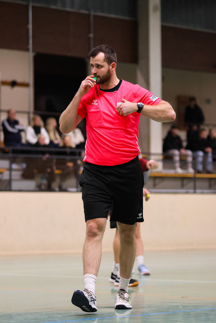 Handball I Damen I Saison 2025-2026 I Verbandsliga Süd I HSG Kalkberg 06 - MTV Dänischenhagen I 14.12.2025.217 | Malte Jürs (Schiedsrichter) - Realisiert mit Pictrs.com