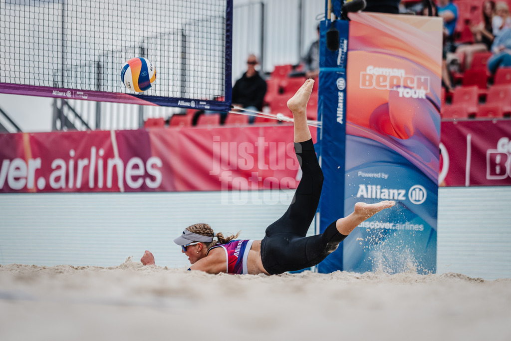 Beachvolleyball | Frauen | German Beach Tour 2024 | Tourstop Bremen | 07.06.2024 | Melanie Paul springt zum Ball