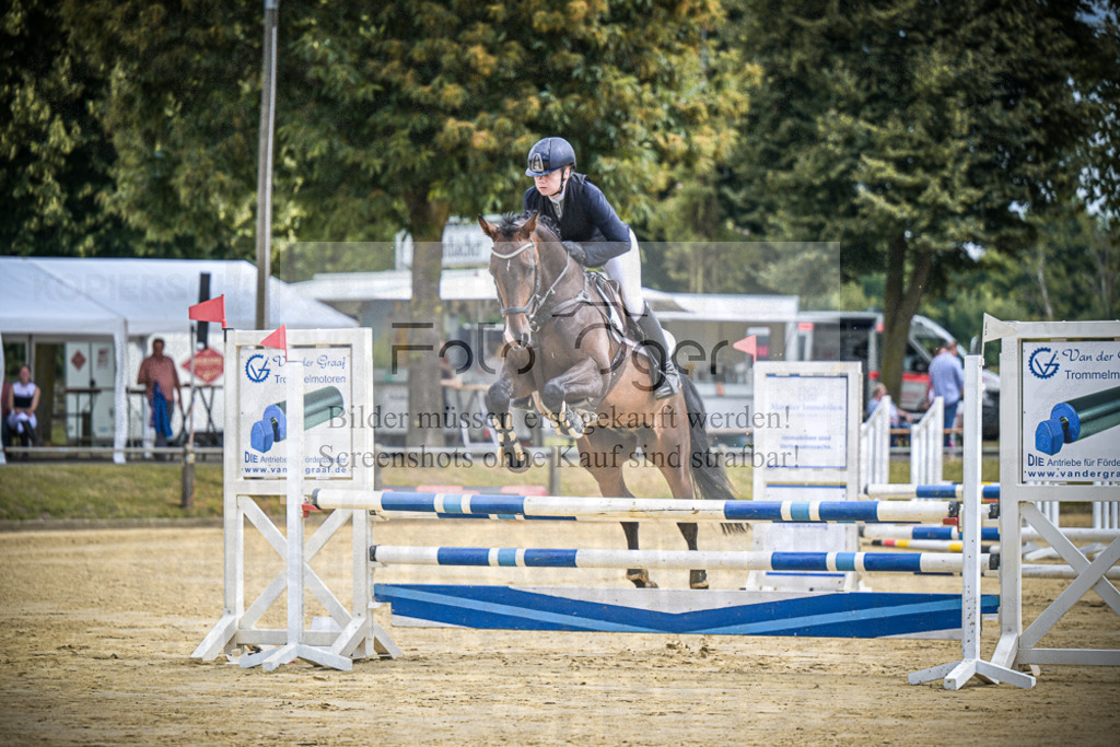 DOS_5459 | Entdecke hochwertige Reitturnierfotos von Foto Oger. Professionell, emotional und authentisch – jetzt Lieblingsmomente im Shop bestellen.Deutschlandweite Turnierfotografie. - Realisiert mit Pictrs.com