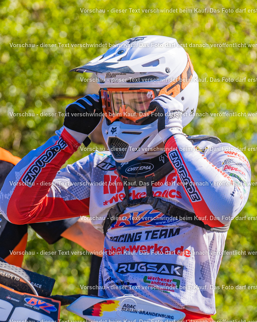 20260501_MCWriezen-3900 | Sportfotografin aus Berlin-Brandenburg mit Fokus auf Motocross. Ich halte deine sportliche Leistung und echte Emotionen auf und neben der Strecke professionell fest. Entdecke die Fotos von deinem Rennen und bestelle sie direkt hier im Shop.