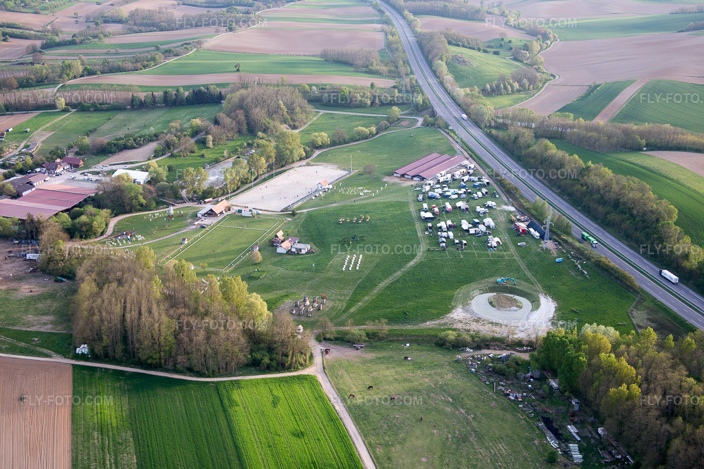 Aerial view: View of the town in Neewiller-près-Lauterbourg in the state Bas-Rhin, France.Photo: IMG_077996.jpg taken on 04/24/2015 by Werner Riehm/FLY-FOTO.comResolution of the original: 5472 x 3648 px