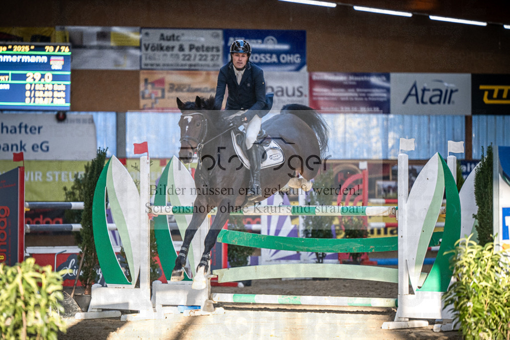DOS_3809 | Entdecke hochwertige Reitturnierfotos von Foto Oger. Professionell, emotional und authentisch – jetzt Lieblingsmomente im Shop bestellen.Deutschlandweite Turnierfotografie. - Realisiert mit Pictrs.com