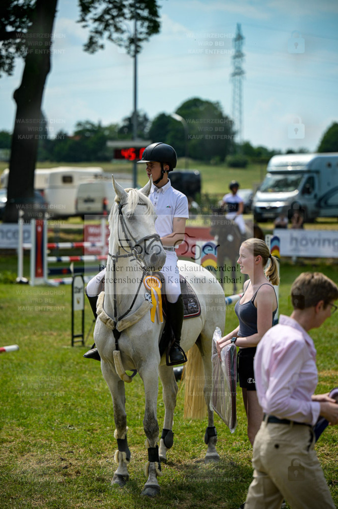 Reitturnier Voxtrup | Entdecke hochwertige Reitturnierfotos von Foto Oger. Professionell, emotional und authentisch – jetzt Lieblingsmomente im Shop bestellen. - Realisiert mit Pictrs.com
