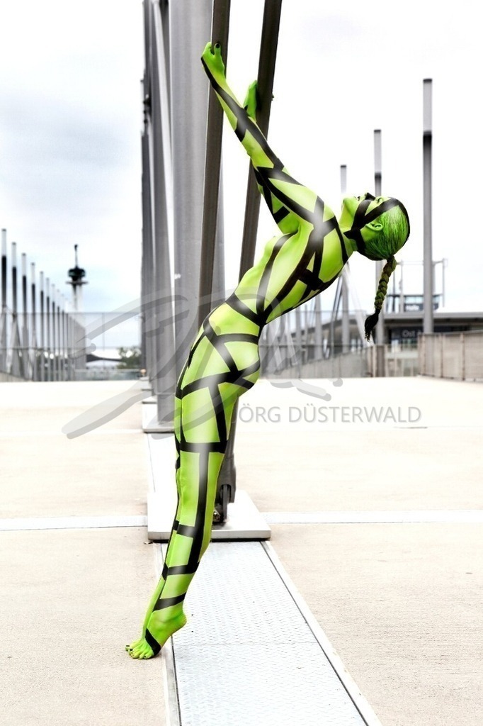 Bodypainting-EXPO_9829b1 | #003 | Modell: Karenina | Foto: Sandra Diersche-Schwamm - Realisiert mit Pictrs.com