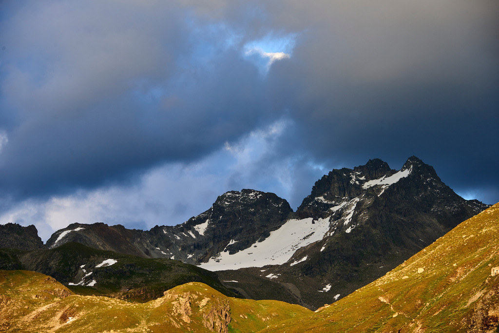 Berggipfel im Abendlicht | Silvretta, Austria - July 18, 2016: Berggipfel im Abendlicht. - Realisiert mit Pictrs.com