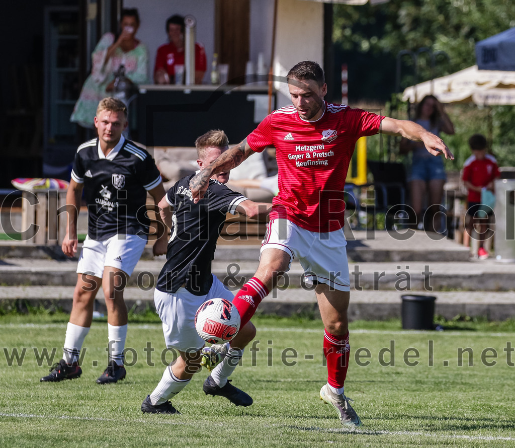 2023-08-20_067_TuS_Oberding_gegen_FC_Finsing_II | Oberding, Deutschland, 20.08.2023:
Fußball, Kreisklasse 2023 / 2024, 3. Spieltag, TuS Oberding gegen FC Finsing II, Endergebnis: 1:1

Markus Holzmann (TuS Oberding, #6), Benedikt Schiwietz (FC Finsing, #9)

Foto: Christian Riedel / fotografie-riedel.net