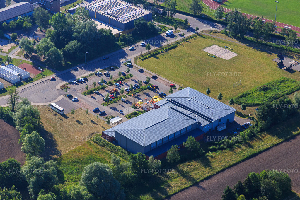 Luftbild: Bienwaldhalle in Kandel im Bundesland Rheinland-Pfalz in Deutschland. Foto: IMG_080146.jpg vom 05.06.2015 durch Werner Riehm/FLY-FOTO.de