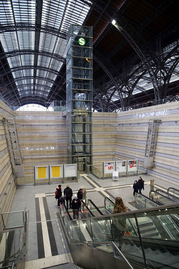 City-Tunnel Leipzig - Station Hauptbahnhof | Das Team hinter BILDLEXIKON LEIPZIG bündelt historische wie aktuelle Informationen über die Stadt Leipzig in Text und Bild auf einer Plattform und stellt diese der interessierten Öffentlichkeit zur Verfügung.