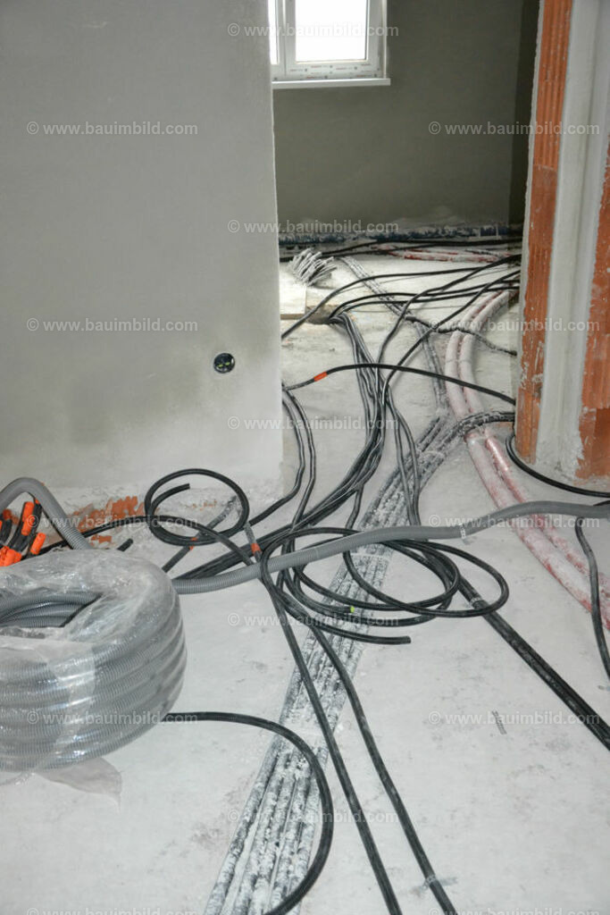 bib-lg17-elektroinstallation-0181 | Nach LV-Leistungsgruppen sortierte Detailfotos über den Bau eines Hauses. Alle Hausbau-Bilder direkt vom Urheber und Autor der Website Haus-Selber-Bauen.com