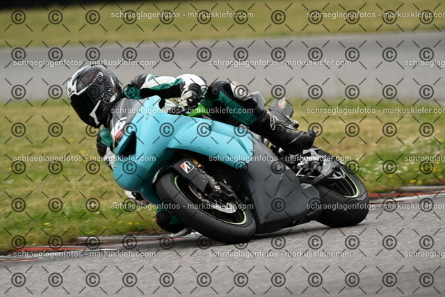 25bt02-1517 | markuskiefer.com - Realisiert mit Pictrs.com