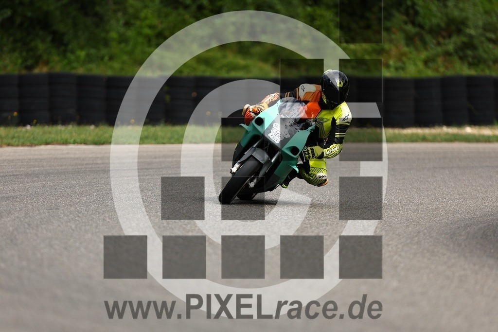 0175-20250723_00583 | Schöne Erinnerungen an spannende Momente - das festzuhalten ist unser Job. PIXELrace.de ist seit 2003 auf den Rennstrecken Europas unterwegs um die Action draußen beim Fahren und die wunderbare Stimmung imm Fahrerlager für euch einzufangen.