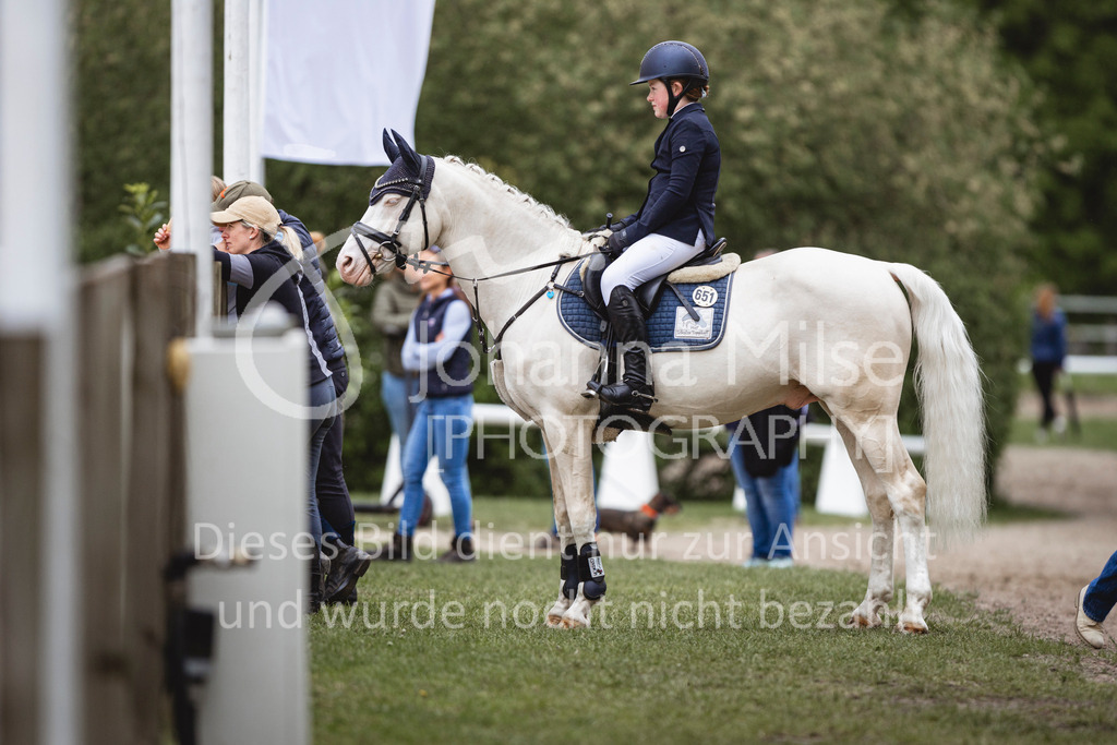 240504_PonyTrophy-145 | Deine schönsten Turniermomente als professionelle Fotos! Entdecke hochwertige Pferdesport-Fotografie im Online-Shop. Jetzt Fotos finden & bestellen!