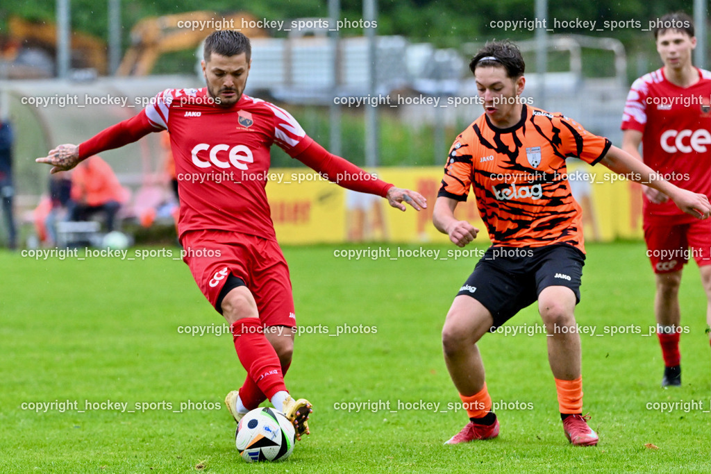 SV Viktoria Viktring vs. FC Mondi Frantschach | #20 Roman Klösch FC Frantschach, #10 Raphael Kassler SV Viktoria Viktring, SV Viktoria Viktring vs. FC Mondi Frantschach, SV Viktoria Viktring vs. FC Mondi Frantschach am 02.08.2025 in Klagenfurt (Sportplatz Viktrink), Austria, (Photo by Bernd Stefan)