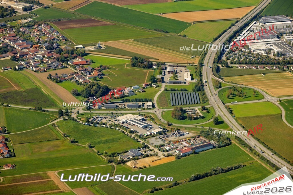 Das Luftbild zeigt : Pankofen Gewerbegebiet Plattling - Die Luftaufnahme wurde 2023 vom UL-Flugzeug aus erstellt ( keine Drohne ) - Hochauflösende Luftaufnahme - Für grossformatige Ausdrucke geeignet. Die Geschenkidee !Mit Lizenz und Bildrechte bestellbar