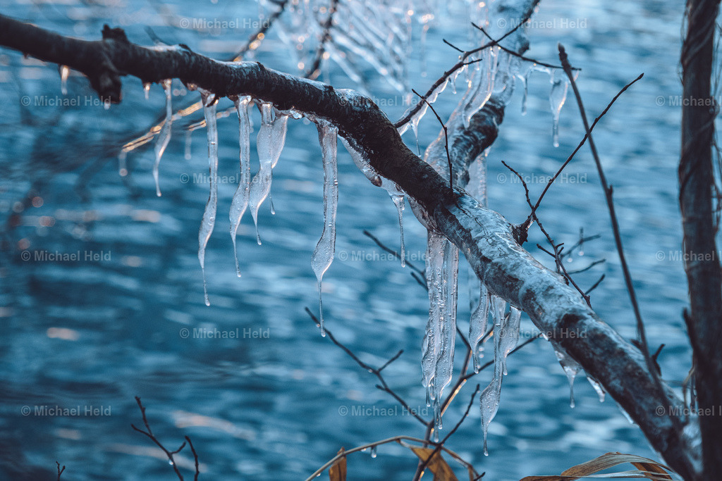 Eiskunstwerke am Selenter See | Profi-Fotos über Schleswig-Holstein und dem ganzen Norden für Büro, Hotel, Ferienhaus, Ferienwohnung, Wohnzimmer, Arztpraxis uvm. jetzt bestellen. - Realisiert mit Pictrs.com