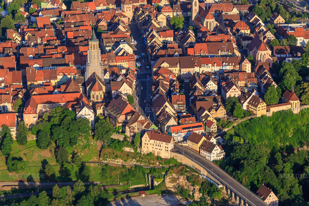 Luftbild: Historische Altstadt von Osten mit Haupstraße und Kapellenkirche in Rottweil im Bundesland Baden-Württemberg in Deutschland. Foto: IMG_148588.jpg vom 25.06.2025 durch Werner Riehm/FLY-FOTO.deWilllkommen | Stadt Rottweil - Die älteste Stadt Baden Württembergs