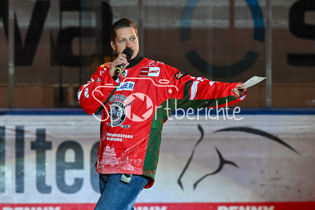 Augsburger Panther - Grizzlys Wolfsburg | Im Bild Stadionsprecher Alex DUSSMANN / Einzelfoto / Freisteller / DEL: Augsburger Panther - Grizzlys Wolfsburg; Curt Frenzel Stadion am 10.10.2025