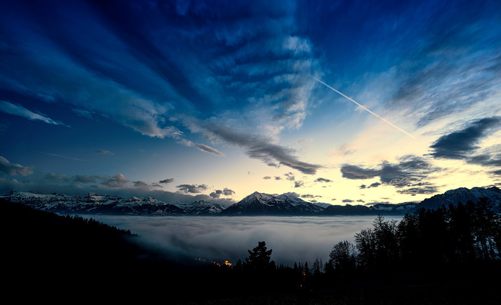 wrapped in cotton wool | Nebelmeer über dem Thunersee in der Abenddämmerung. Die erste Reihe der Berner Alpen ist sichtbar (Sulegg, Schwalmeren, First, Dreispitz, Niesen), die höheren sind hinter den Wolken. Das beleuchtete Gebäude in der Mitte unten ist das Schloss Oberhofen. 
-----------------------------------------------
Sea of fog over Lake Thun at dusk. The first row of the Bernese Alps is visible (Sulegg, Schwalmeren, First, Dreispitz, Niesen), the higher ones are behind the clouds. The illuminated building in the middle below is Oberhofen Castle.
-----------------------------------------------
Dieser Druck ist in einer limitierten Auflage von 5 Exemplaren erhältlich. 
This print is available in a limited edition of 5 copies. 
http://art.hess.photography/41-wrapped-in-cotton-wool.html - Realisiert mit Pictrs.com