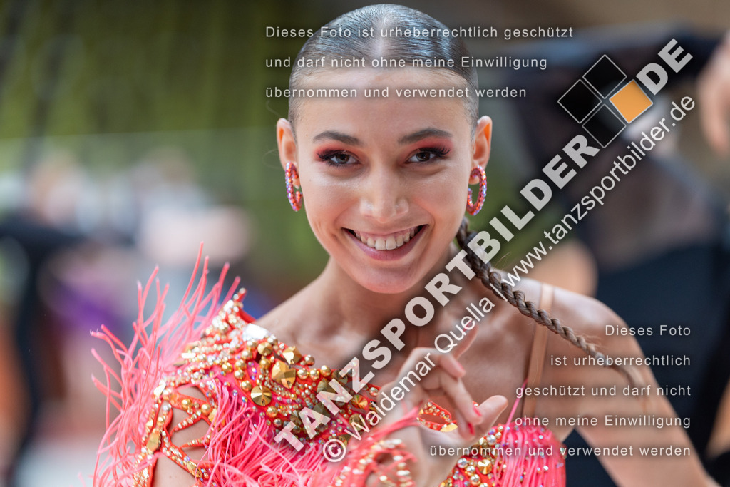 20240810-00781 | Hier finden Sie Tanz Bilder vom Latein und Standard Formationen tanzen. Sportbilder vom Tanzsport. Schöne Fotos und von Weltmeisterschaft, Europameisterschaft, Bundesliga, Regionalliga, Oberliga und Landesliga sowie von GOC Stuttgart, DanceComp, WM Bremen