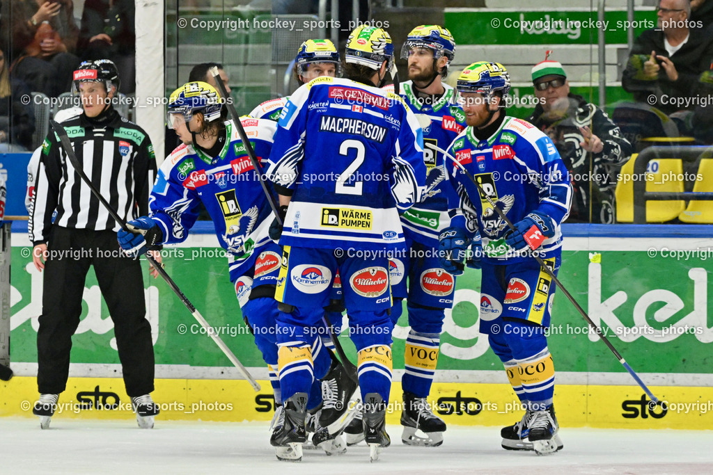 EC IDM Wärmepumpen VSV vs. Hydro Fehervar | Jubel EC VSV Mannschaft, #2 Dylan MacPherson EC VSV, #8 Maximilian Rebernig EC VSV, #16 Kevin Hancock EC VSV, #22 Nikita Scherbak EC VSV, EC IDM Wärmepumpen VSV vs. Hydro Fehervar, EC IDM WÄRMEPUMPEN VSV vs. Hydro Fehervar AV19 am 05.10.2025 in Villach (Stadthalle Villach), Austria, (Photo by Bernd Stefan)