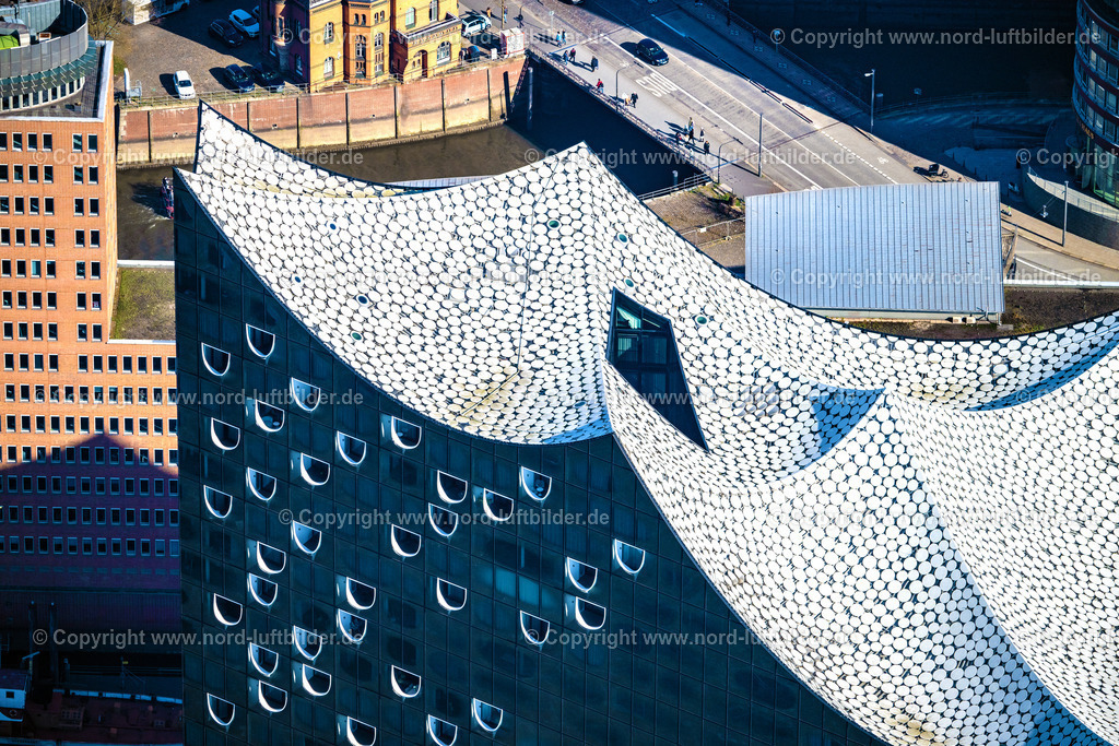 Hamburg_Elbphilharmonie_Dach_Konstruktion_ELS_1609060423 | HAMBURG 06.04.2023 Elbphilharmonie am Ufer der Elbe in Hamburg. Das Konzerthaus- Gebäude im Stadtteil Hamburg-HafenCity befindet sich am Ufer der Elbe der Hansestadt. Weiterführende Informationen bei: HOCHTIEF Aktiengesellschaft AG,  HamburgMusik gGmbH - Elbphilharmonie und Laeiszhalle Betriebsgesellschaft,  ReGe Hamburg Projekt-Realisierungsgesellschaft mbH. // The Elbe Philharmonic Hall on the river bank of the Elbe in Hamburg. Further information at: HOCHTIEF Aktiengesellschaft AG,  HamburgMusik gGmbH - Elbphilharmonie und Laeiszhalle Betriebsgesellschaft,  ReGe Hamburg Projekt-Realisierungsgesellschaft mbH. Foto: Martin Elsen