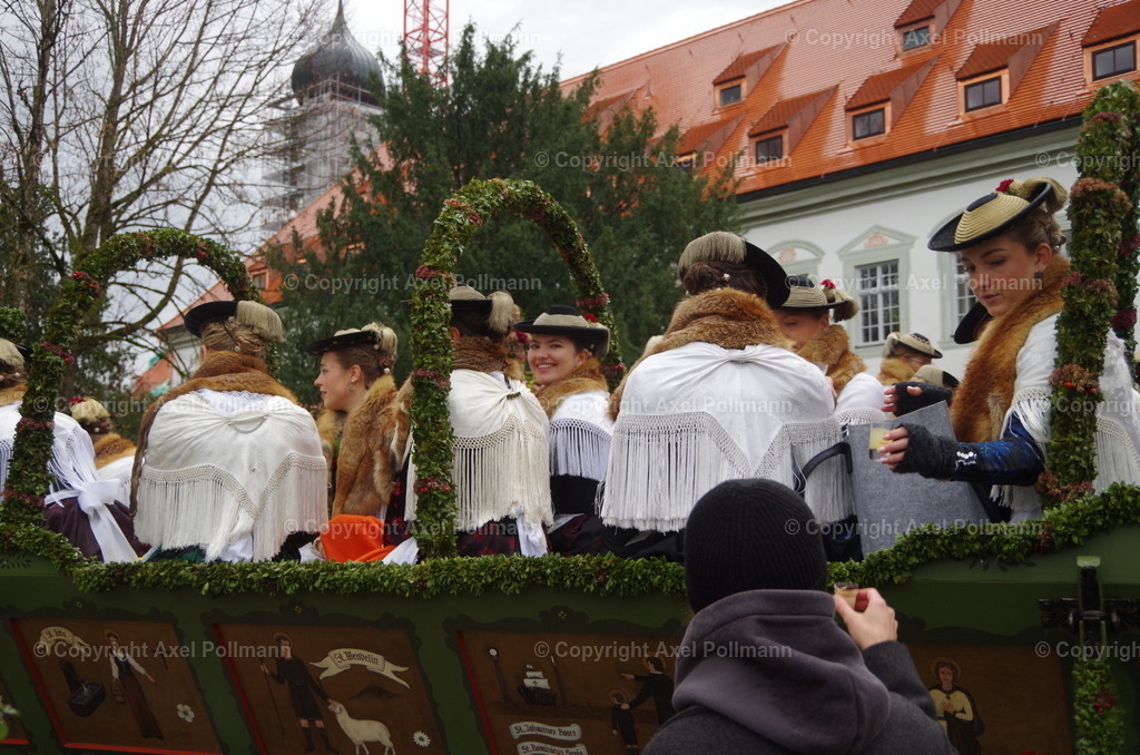 IMGP9430 | fotografiert von Axel PollmannLeonhardi Wallfahrt Benediktbeuern und Murnau, Fronleichnam, Fasching, Landschaft im Loisachtal und Benediktbeuern  - Realisiert mit Pictrs.com