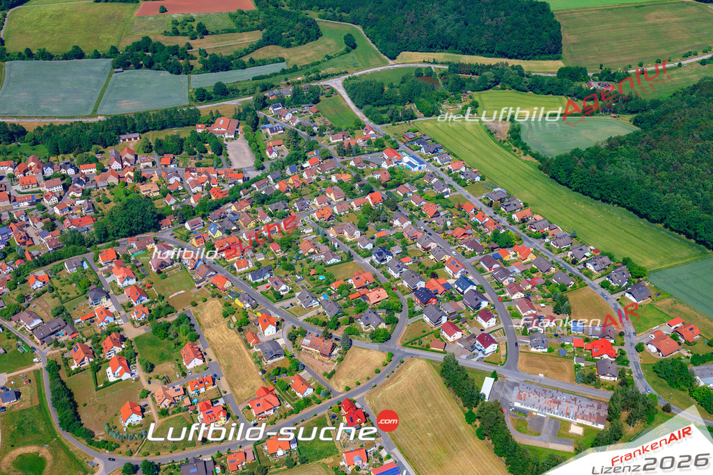 Die Luftaufnahme der Stadt Gerach wurde vom UL-Flugzeug heraus erstellt ( keine Drohne )- hohe Auflösung für beste Qualität