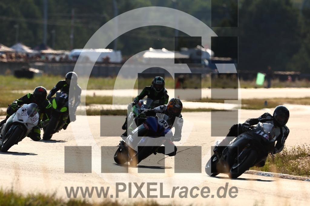start-20240803_05202 | Schöne Erinnerungen an spannende Momente - das festzuhalten ist unser Job. PIXELrace.de ist seit 2003 auf den Rennstrecken Europas unterwegs um die Action draußen beim Fahren und die wunderbare Stimmung imm Fahrerlager für euch einzufangen.