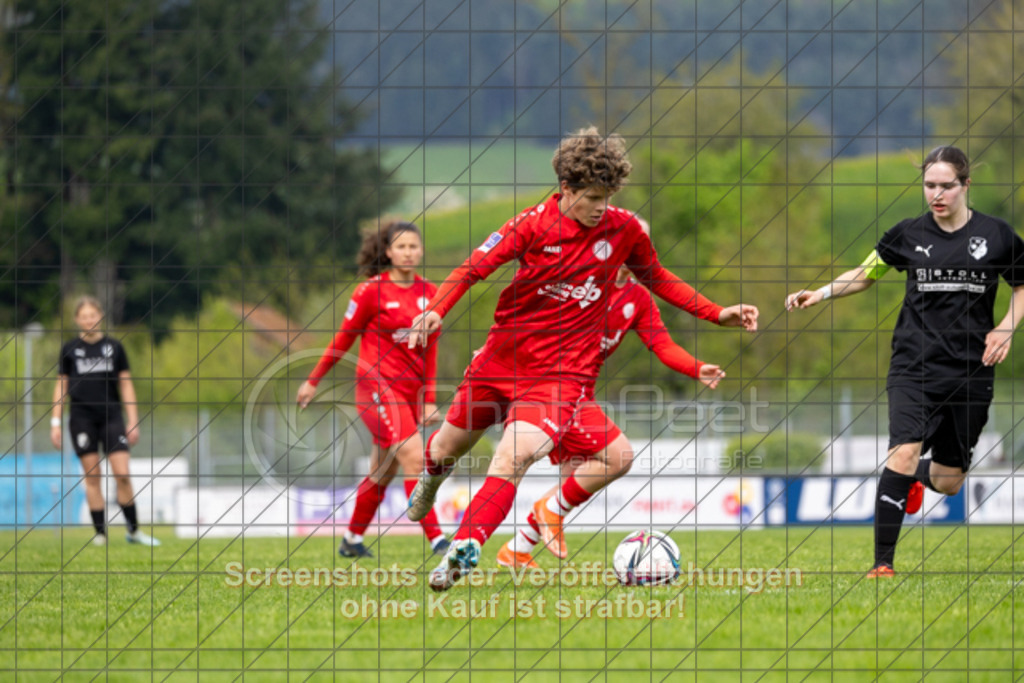 20250426_153737_0799 | #,1.FC Donzdorf (rot) vs. FC Wittlingen (schwarz), Fussball, EnBW-Oberliga B -Juniorinnen, 20. Spieltag, Saison 2024/2025, Rasenplatz, Lautertal Stadion, Süßener Straße 16, 73072 Donzdorf, 26.04.2025 - 14:00 Uhr,Foto: PhotoPeet-Sportfotografie/Peter Harich