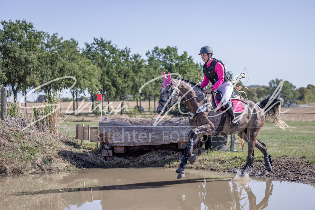 20260906-_3LI2523 | Tierfotografie Pferde, Hunde, Katzen, Haustiere.
Turnierfotografie Reitturniere, Reiten, Springreiten, Dressur in Hanau, dem Main-Kinzig-Kreis und dem Rhein-Main- Gebiet um Frankfurt