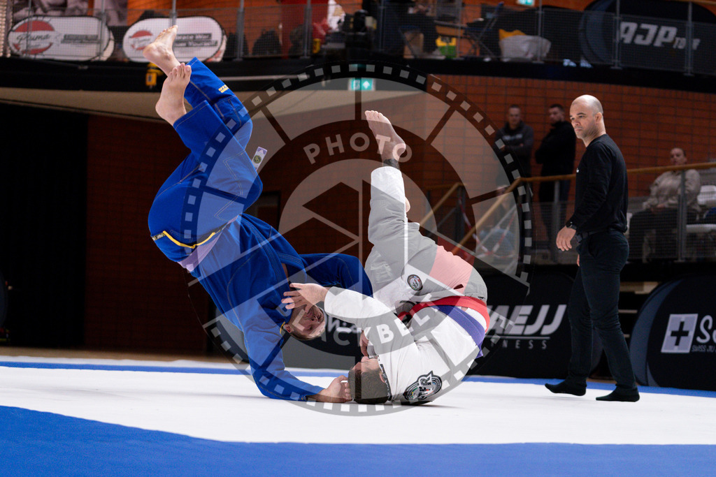 20241013PBB3458 | Athletes compete during the AJP Tour Europe Continental Jiu-Jitsu Amateurs & Masters Championship on October 13, 2024 in Almere near Amsterdam, Netherlands. © Chiara Dazi / photoblackbelt