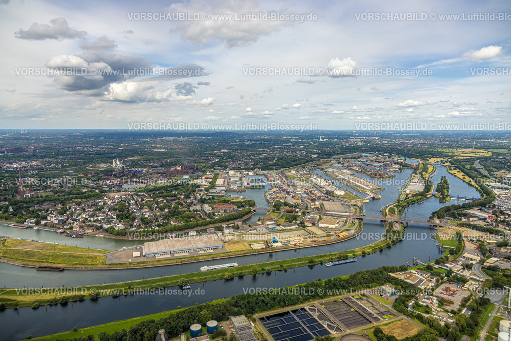 Duisburg240704781-Nord | Luftbild, Duisburg-Nord, duisport Hafen Duisburg mit Ölinsel, Kohleninsel und Schrottinsel, Ortsteil Ortsansicht Ruhrort, Fernsicht und blauer Himmel mit Wolken, Ruhrort, Duisburg, Ruhrgebiet, Nordrhein-Westfalen, Deutschland