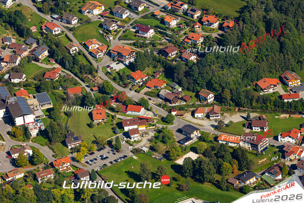 Das Luftbild der Stadt Bodenmais wurde 2021 vom Flugzeug heraus erstellt (keine Drohne) Aufnahmehöhe ca.450 Meter- hohe Bildauflösung und Druck-Qualität garantiert!