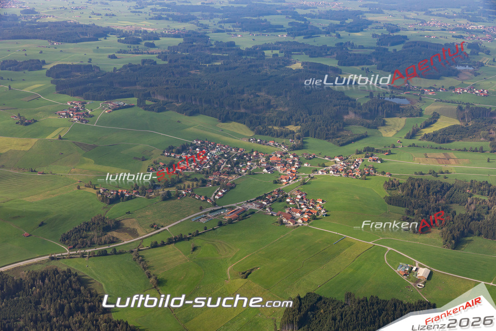 Aktuelles Luftbild von Rieder  - Die Luftaufnahme wurde 2020 mittels UL-Flugzeug erstellt ( keine Drohne ) - hochauflösende Kamera-Systeme von  Canon -Beste Qualität - Für grossformatige Ausdrucke geeignet. Die Geschenkidee !